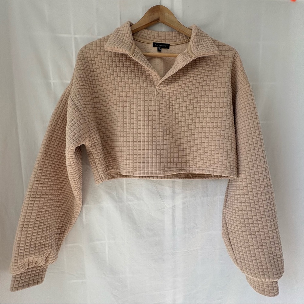 Ever after beige waffle cropped collared pull over small